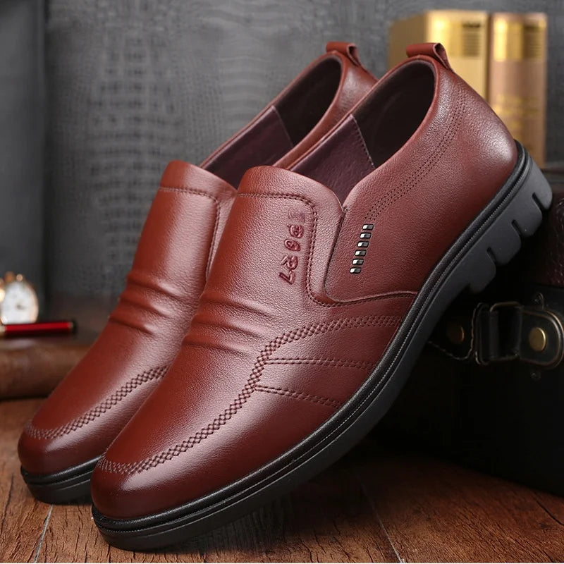 Pantofi din piele pentru bărbați 2023 New Soft Leather Bottom Non-Slip Casual Îmbrăcăminte pentru bărbați All-Match Pantofi de afaceri pentru bărbați Îmbrăcăminte formală Pantofi pentru bărbați